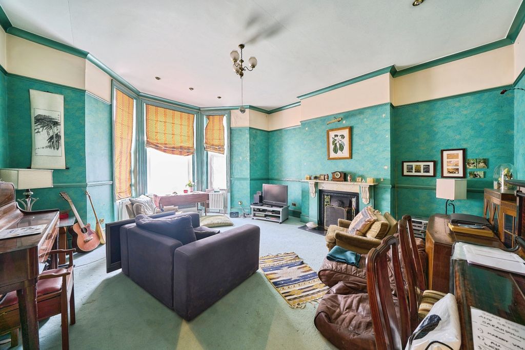 Property photo 2 of 19