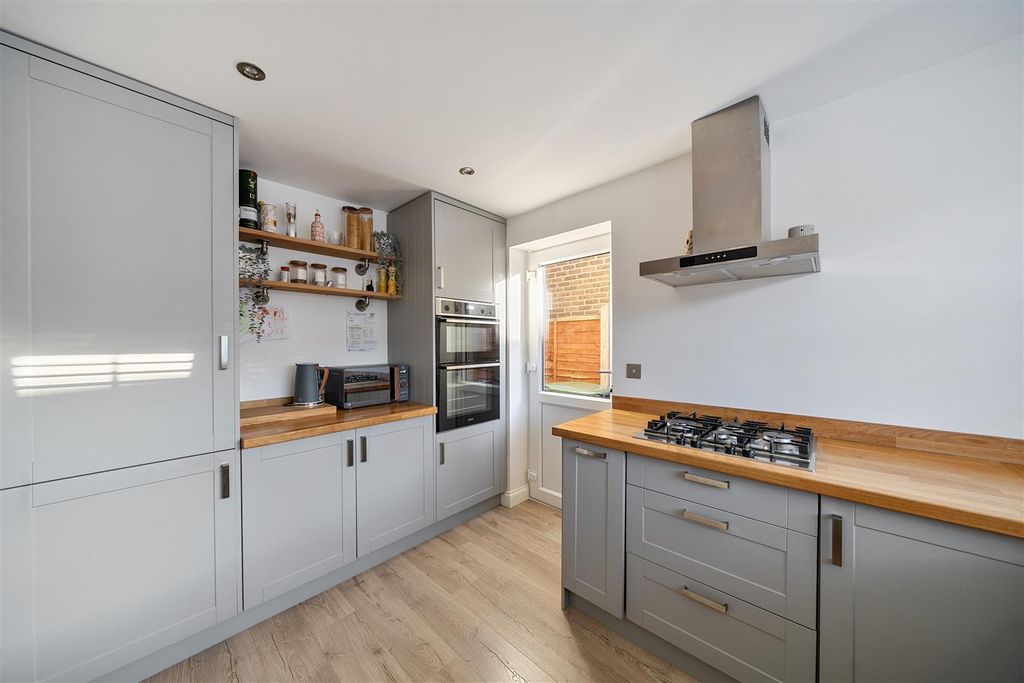 Property photo 3 of 21 Kitchen