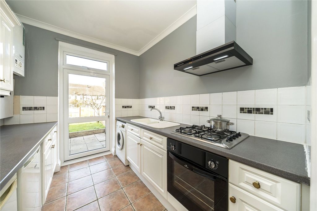 Property photo 2 of 9 Picture No. 11