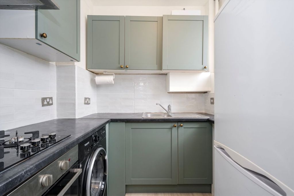 Property photo 3 of 6