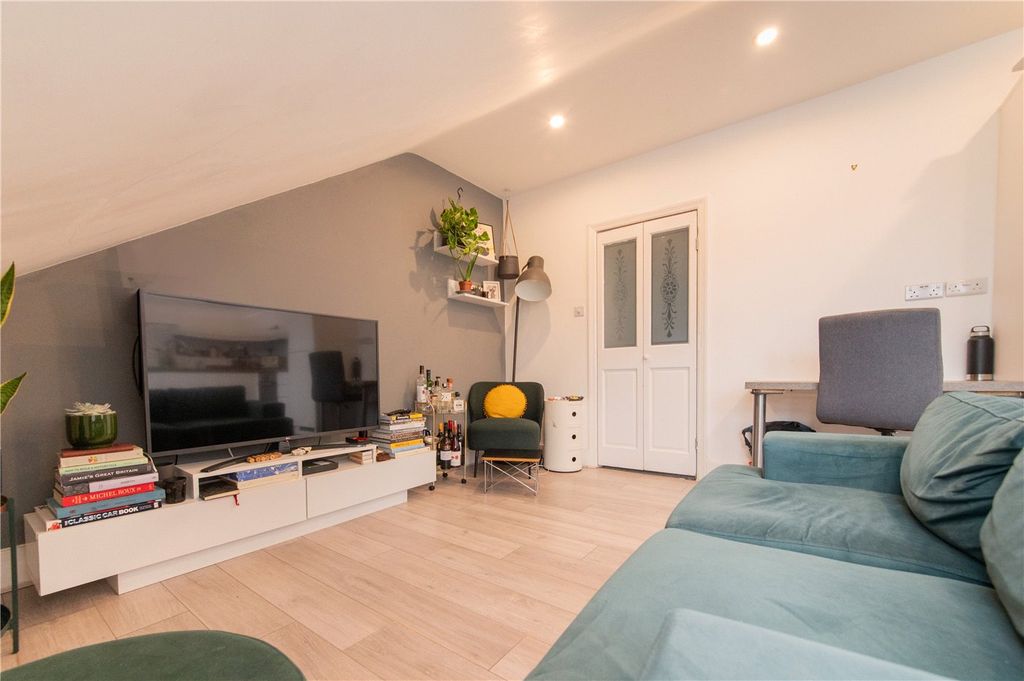 Property photo 3 of 16 Picture No. 23