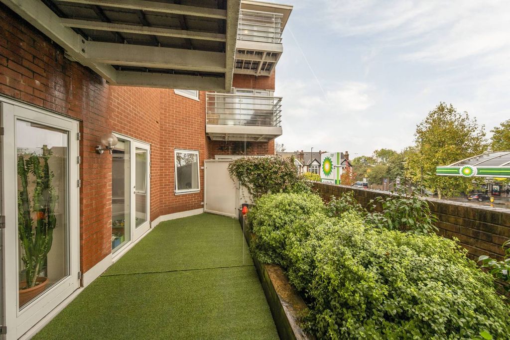 Property photo 3 of 19