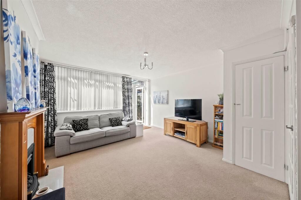 Property photo 3 of 15 Living Room