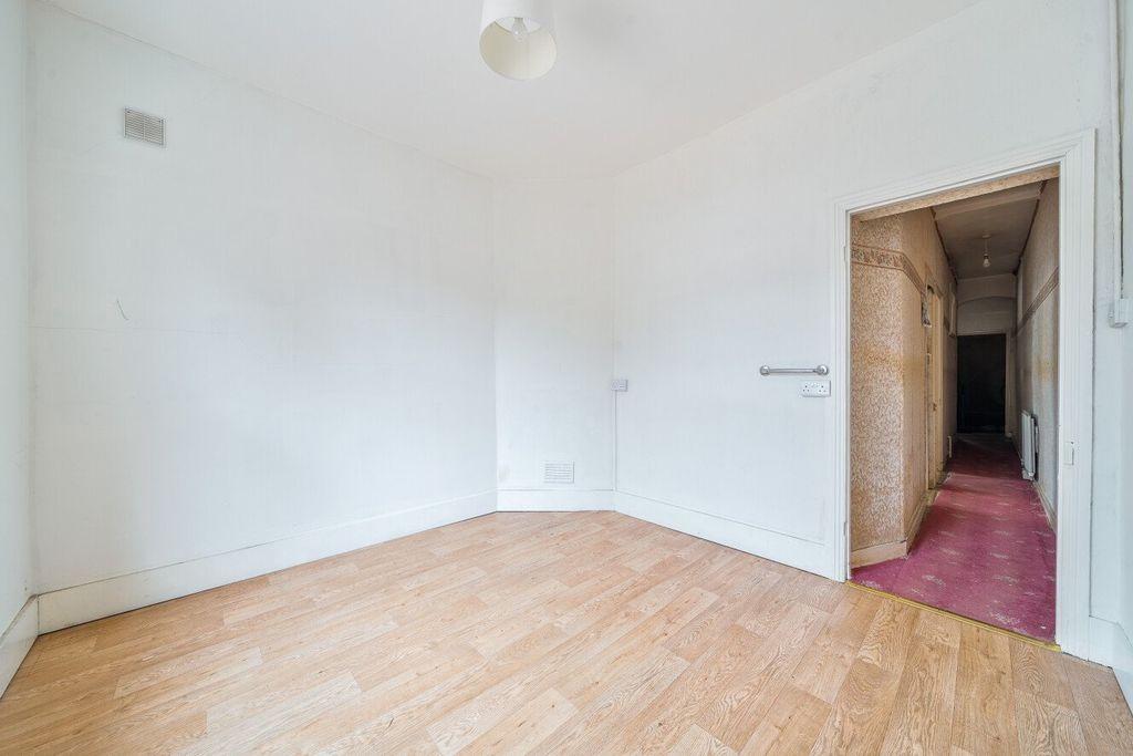 Property photo 3 of 15 Picture No. 04