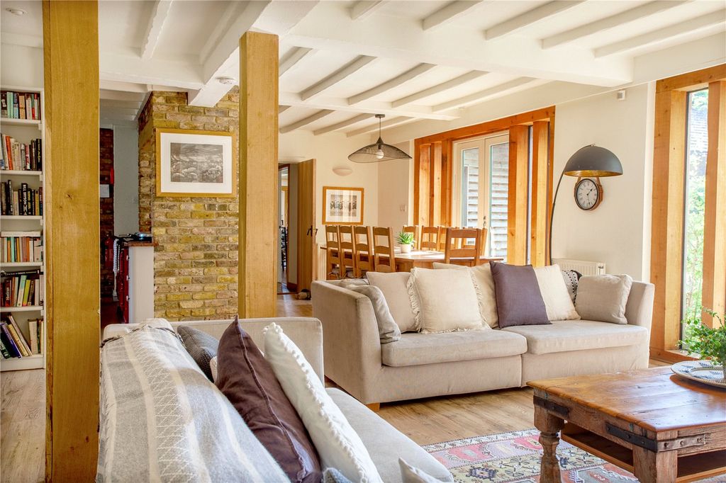 Property photo 3 of 45 Sitting Room