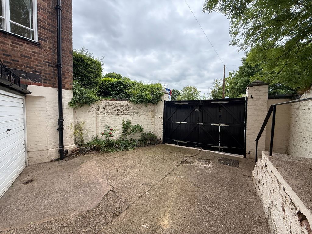 Property photo 3 of 29