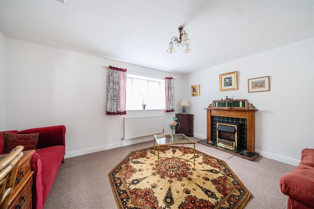 Property photo 2 of 11 Sitting Room