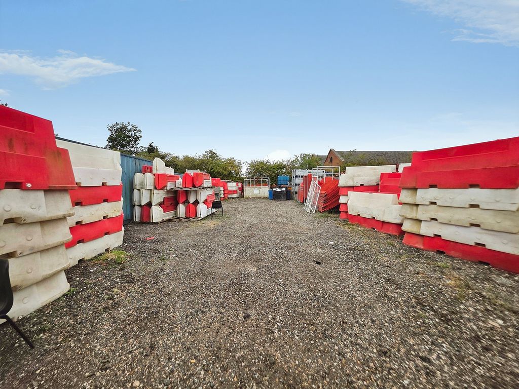 Property photo 1 of 2