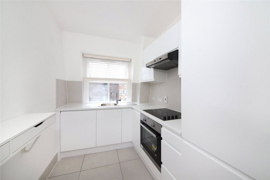 Property photo 2 of 9 Kitchen