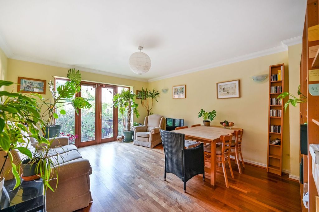 Property photo 2 of 11