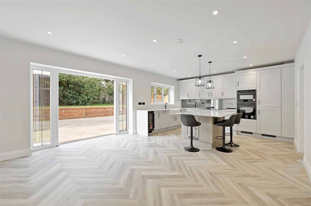 Property photo 2 of 27 Kitchen