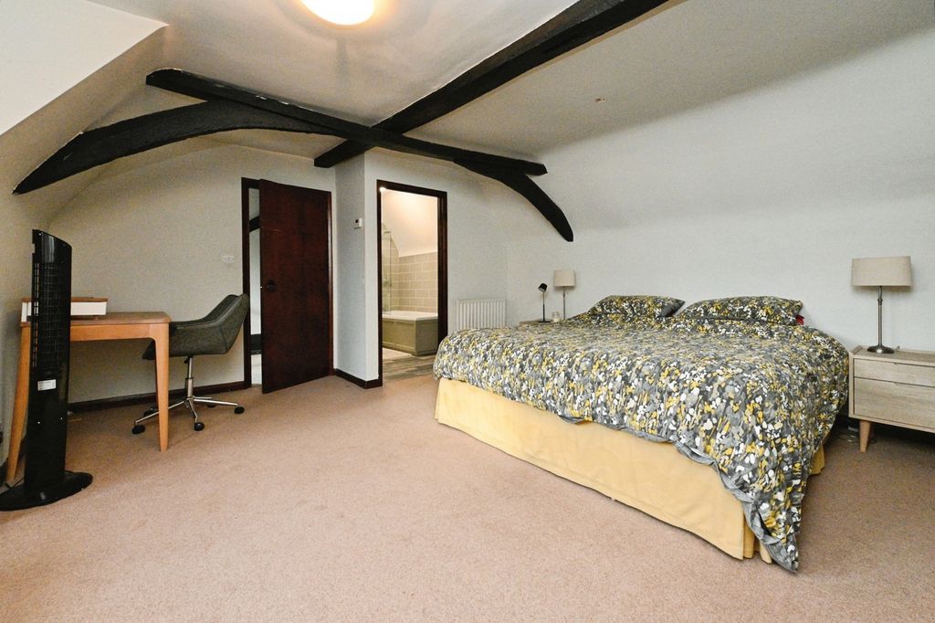 Property photo 2 of 17 Photo