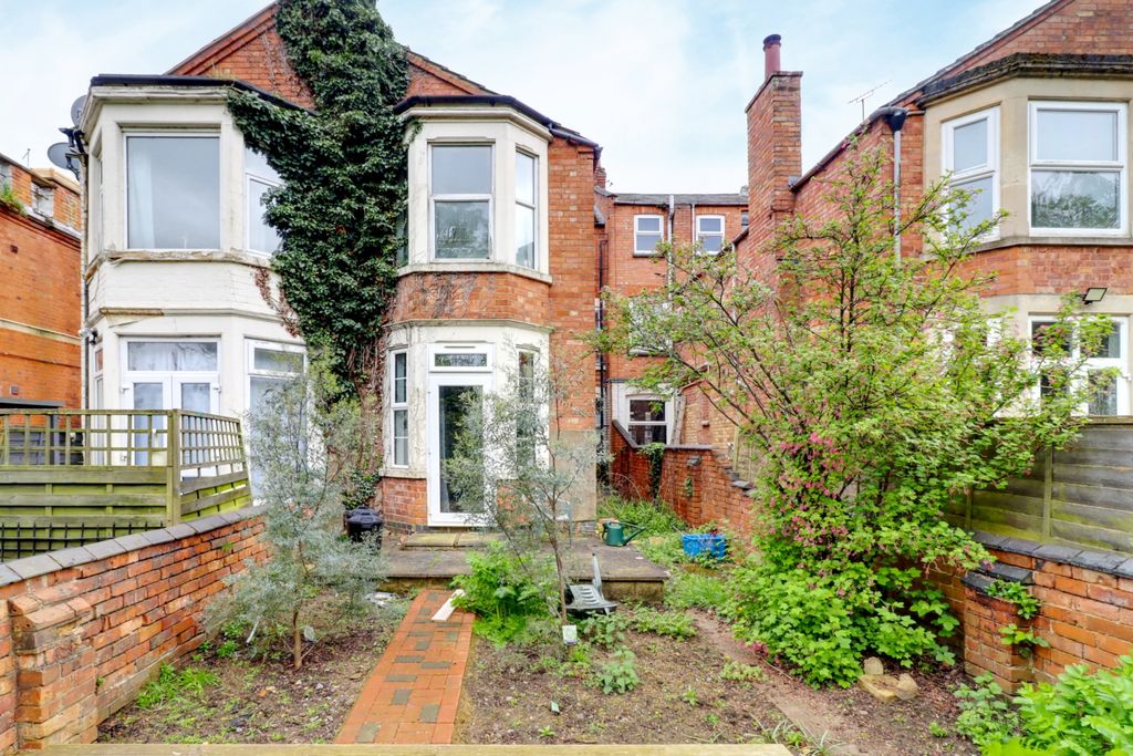 Property photo 1 of 6 Garden 1