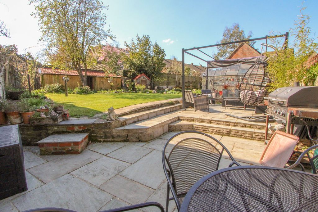 Property photo 1 of 28