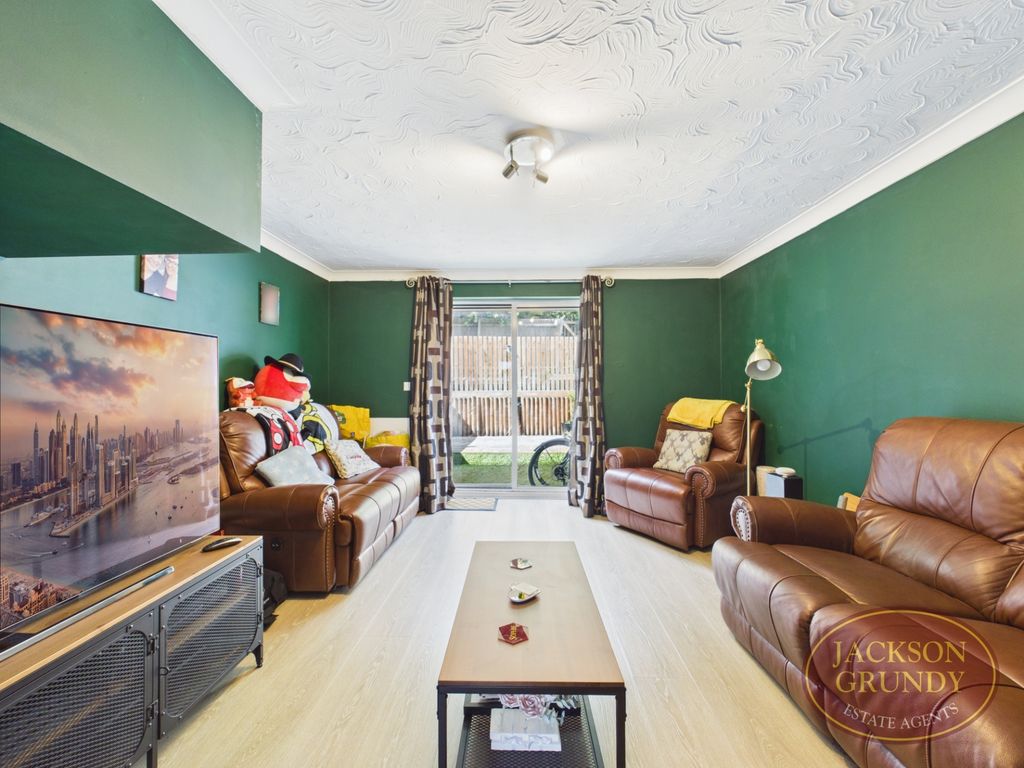 Property photo 2 of 11 Clevedon Court