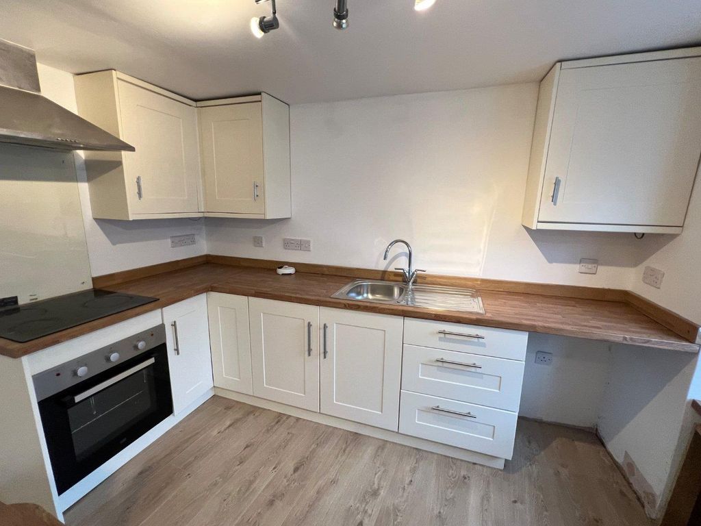 Property photo 1 of 8 Bampton Seddons
