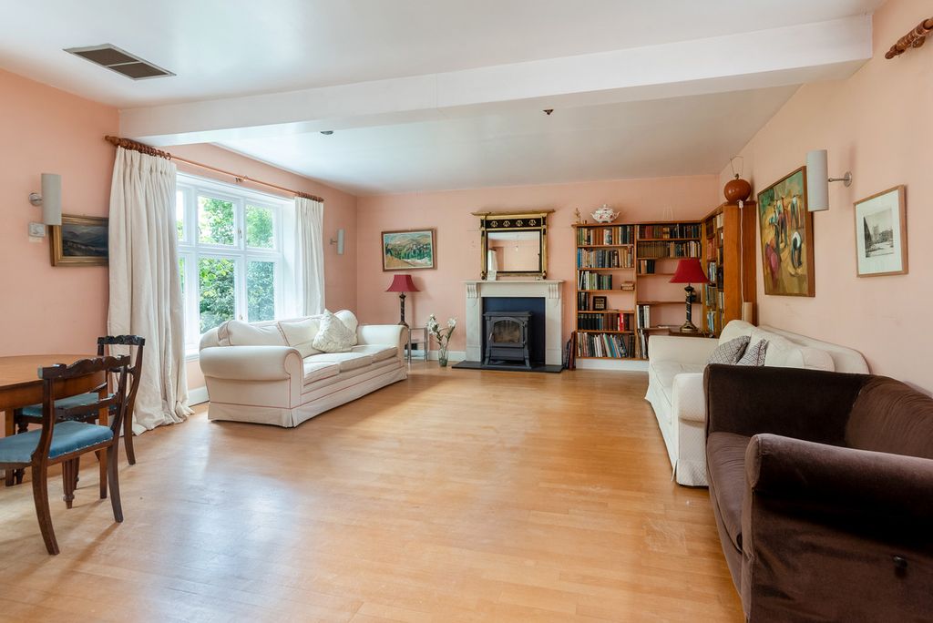 Property photo 3 of 22