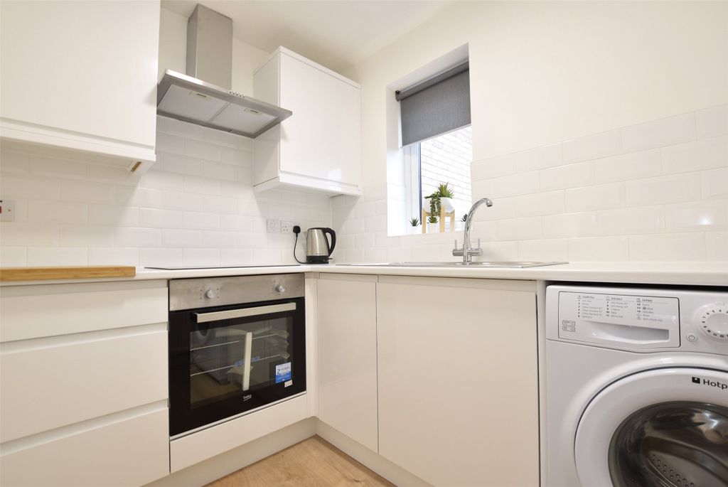 Property photo 2 of 7 Kitchen