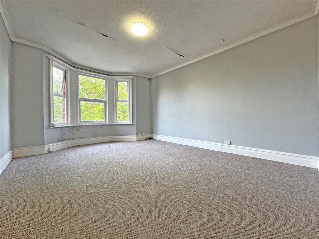 Property photo 3 of 8 16E.Jpg