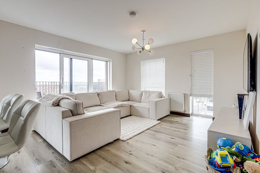 Property photo 3 of 31