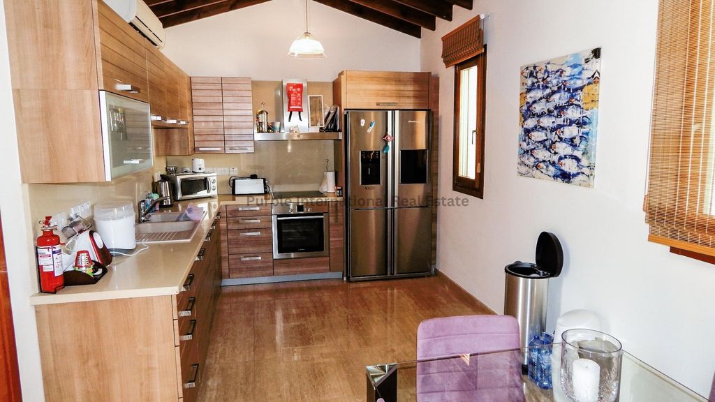 Property photo 3 of 25