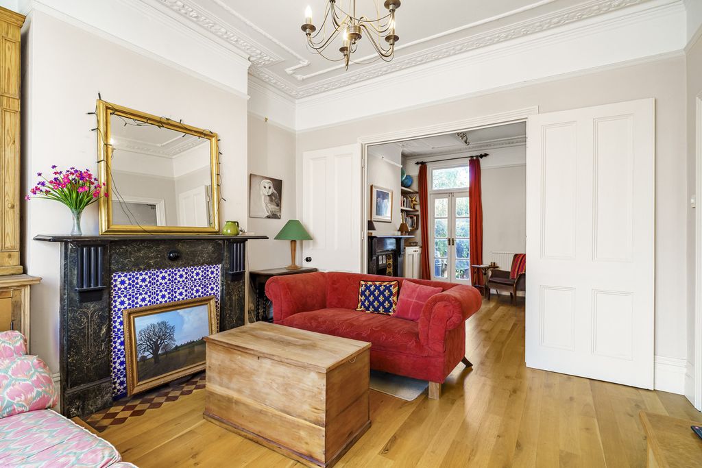 Property photo 2 of 18