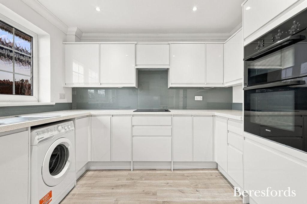 Property photo 2 of 20 Kitchen