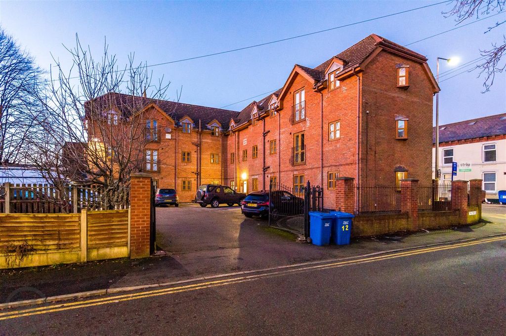 2 bed flat for sale Hindley