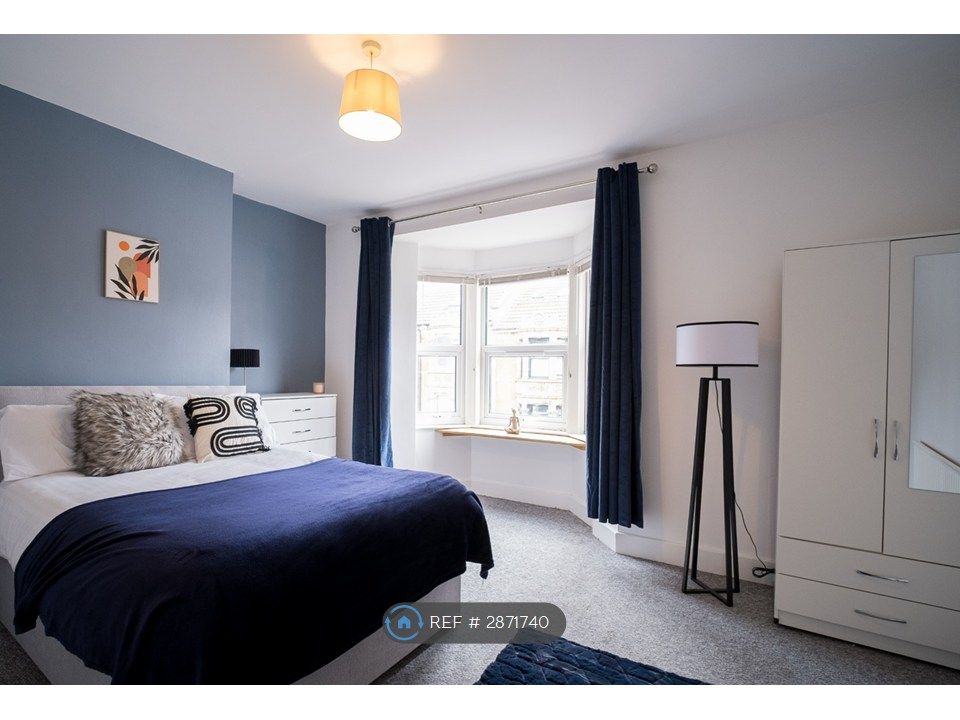 Property photo 1 of 32