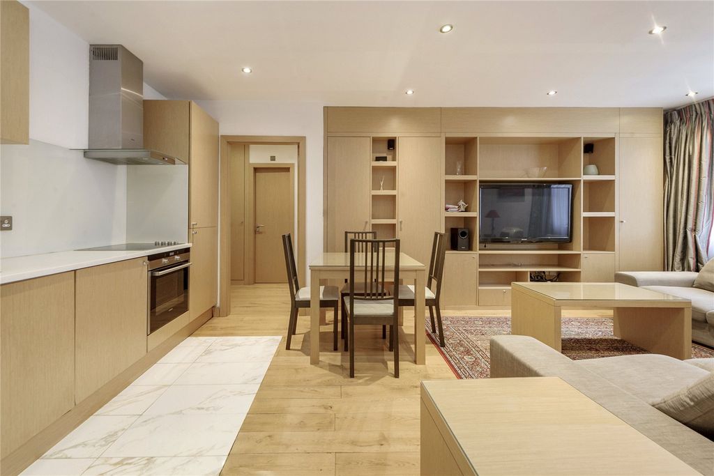 Property photo 3 of 9 Reception/Dining