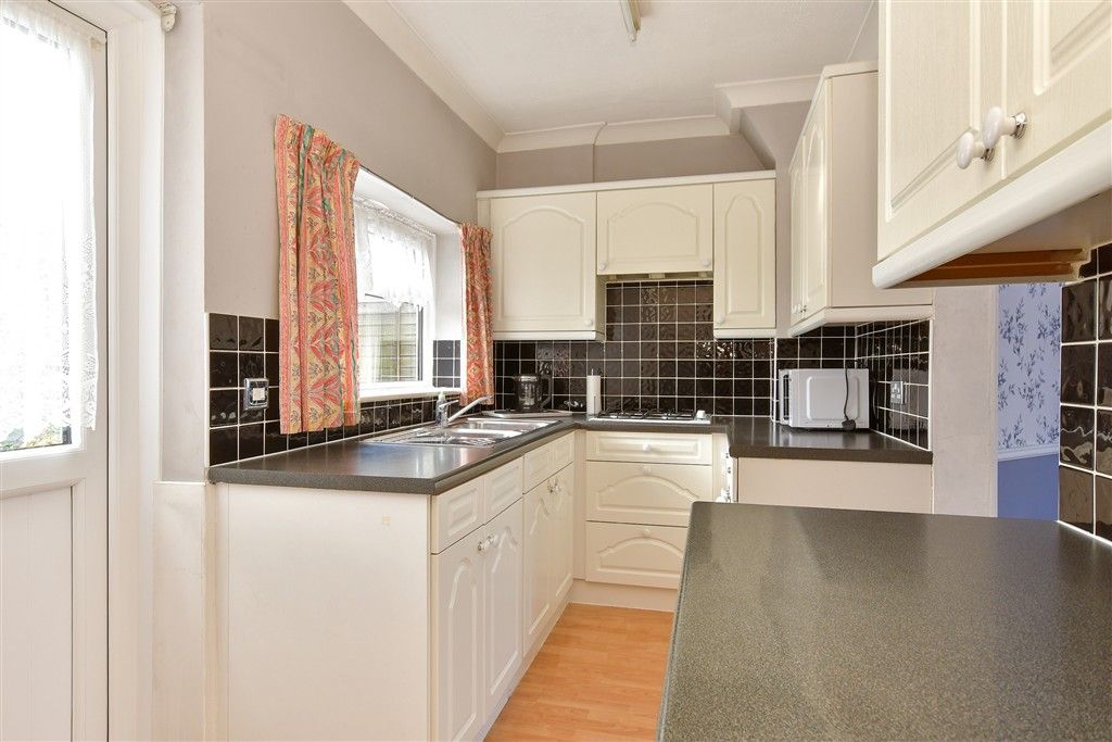 Property photo 3 of 10 Kitchen