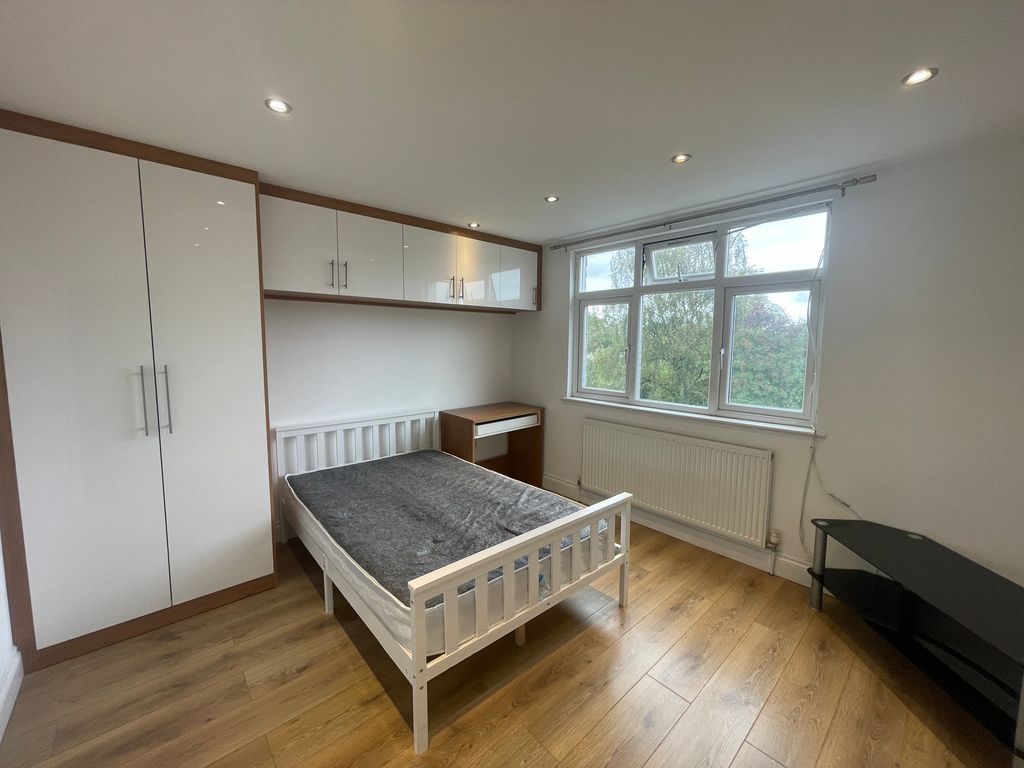 Property photo 1 of 2