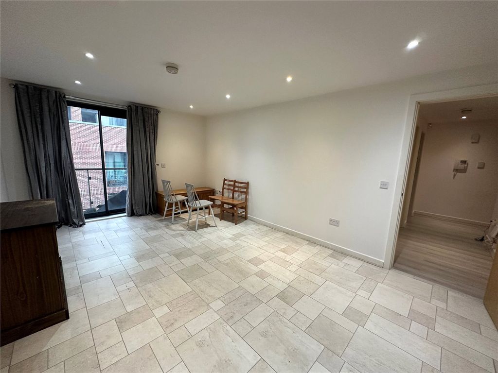 Property photo 3 of 11 Lounge