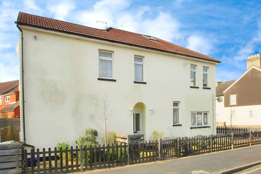 Property photo 1 of 6 External