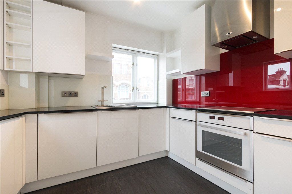 Property photo 2 of 10 Kitchen