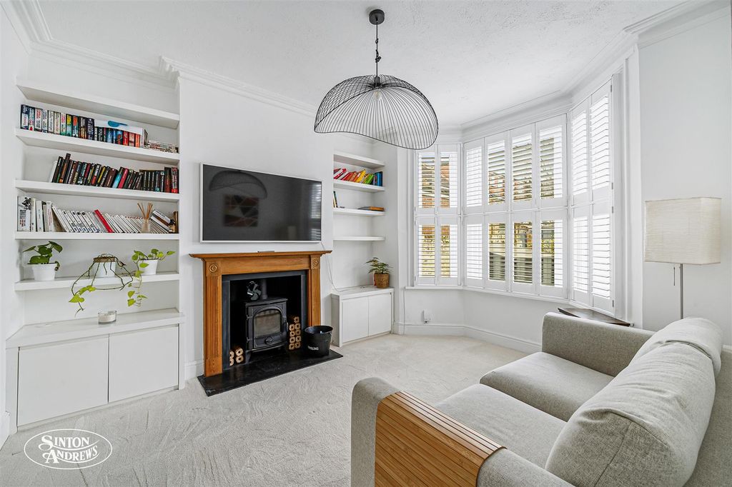 Property photo 3 of 16 39 Cranmer Avenue-2.Jpg