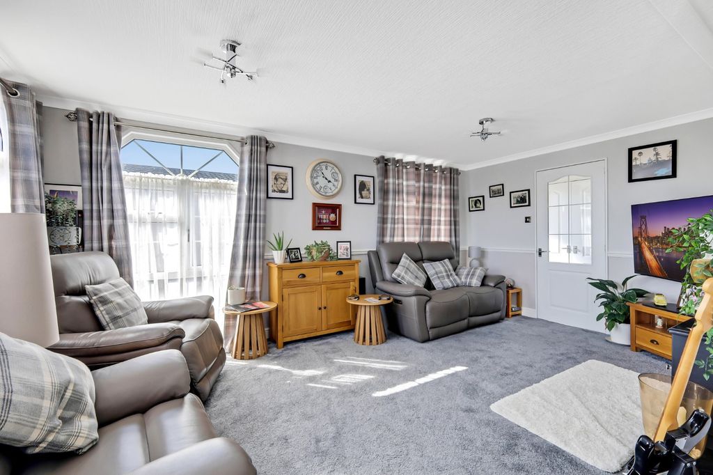 Property photo 3 of 14 5102746