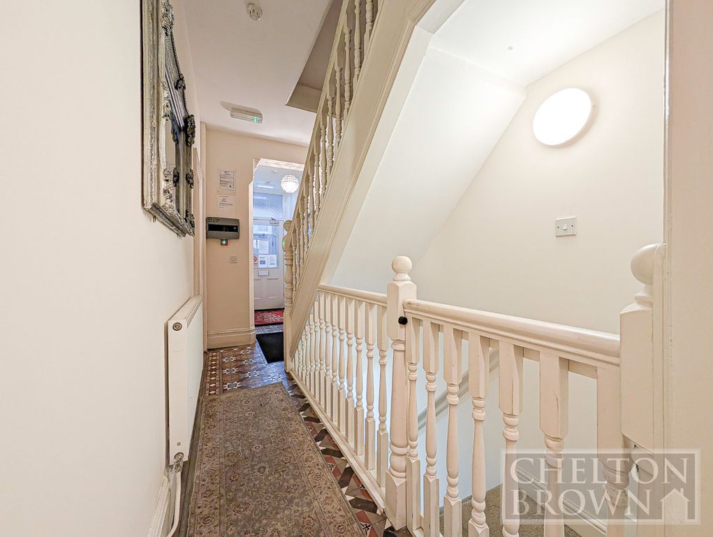 Property photo 3 of 44 Entrance Hall