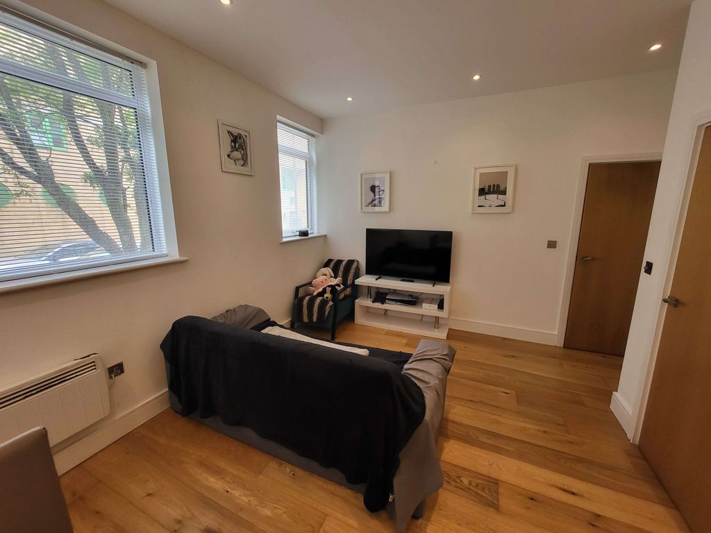 Property photo 3 of 9 Gallery