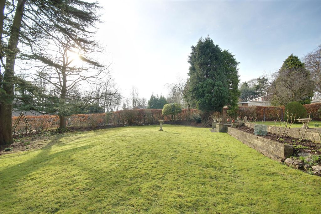 Property photo 2 of 18 Outside