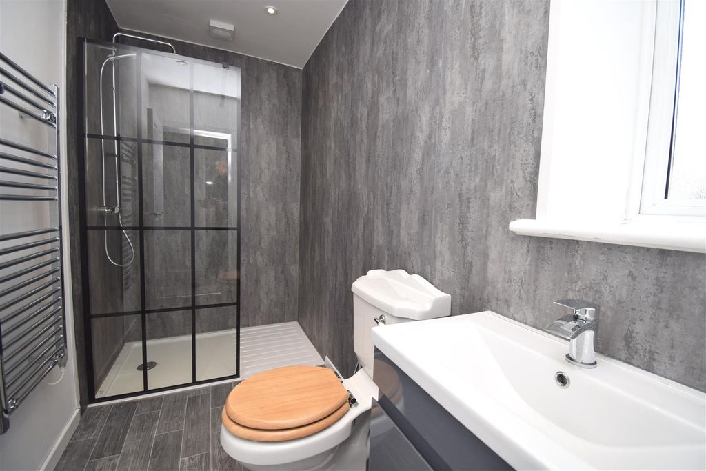 Property photo 3 of 6 Leighrd524Flatbc.Jpg