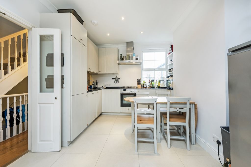 Property photo 2 of 8 Kitchen