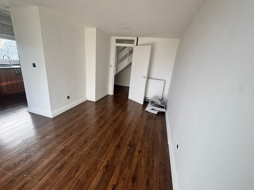 Property photo 2 of 9 Image