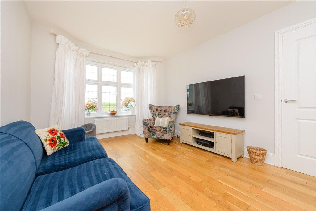 Property photo 1 of 14 Lounge