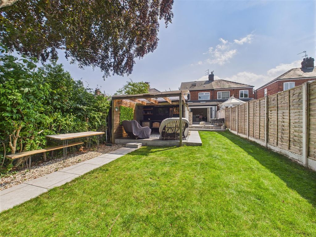 Property photo 3 of 14 Cam05451G0-Pr0011-Still022.Jpg