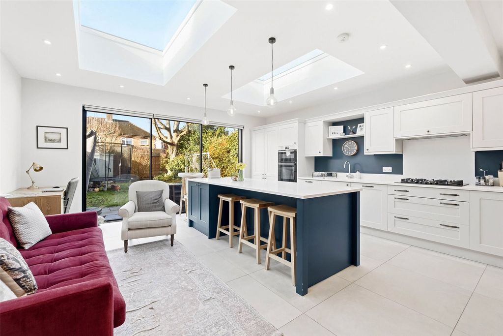 Property photo 2 of 13 Picture No. 12