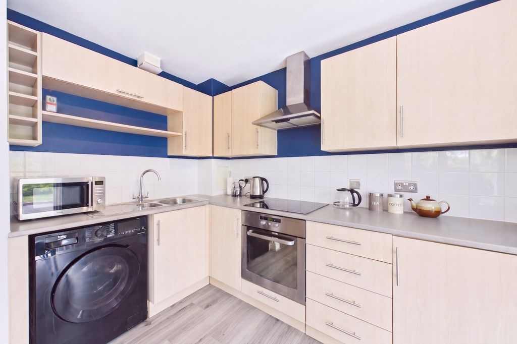 Property photo 3 of 6 Picture No. 12