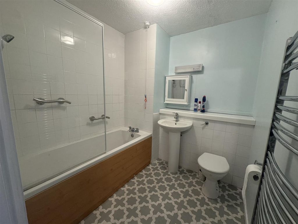 Property photo 2 of 14 Bathroom.Jpg