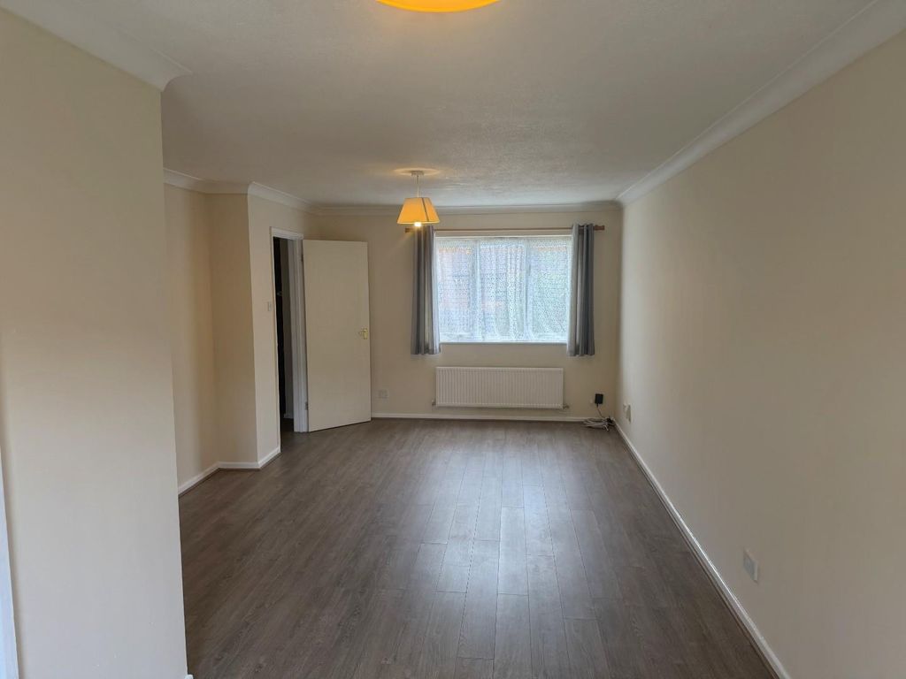 Property photo 3 of 9 Lounge.Jpg