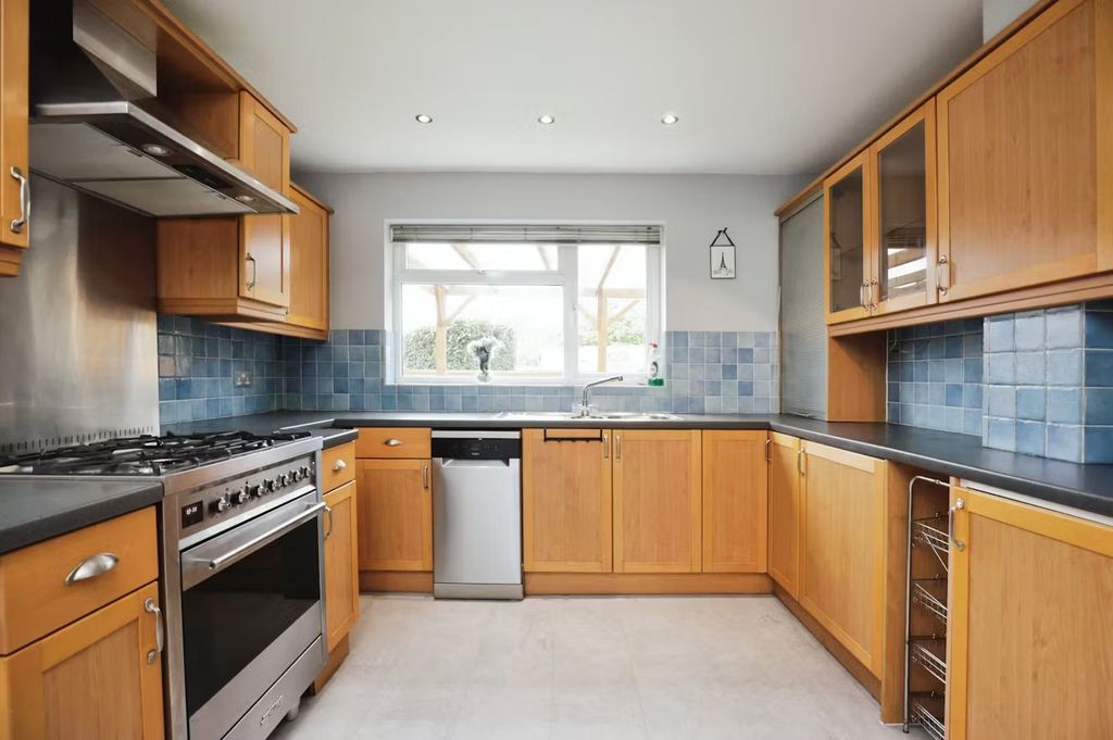 Property photo 2 of 8